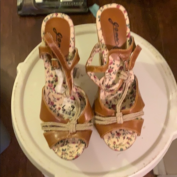 Shoes - Picture 2 of 12
